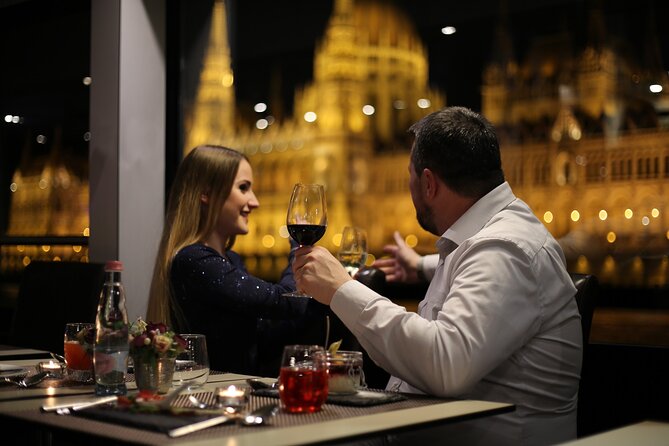 4 Course Dinner Cruise with Operetta, Folk Show and Welcome Drink - The operetta and folk show: music, dancers, and audience energy