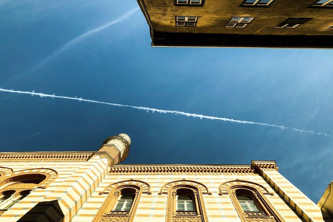 A Journey through Jewish Budapest - Walking Tour - Entering Dohány Street Synagogue: Moorish Revival and the Hero’s Temple