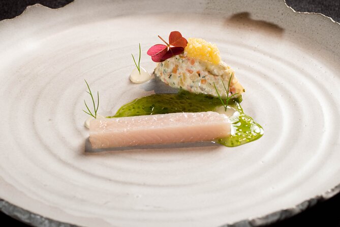 Audio visual multi-sensory chefs journey dinner experience - The 360° Show: When Food and Video Share the Same Stage