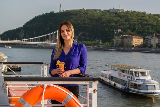 Booze Cruise Budapest Sightseeing Danube Cruise - Hosts and Crew: Helpful People, Fast Check-In