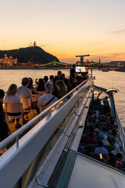 Budapest: 1-Hour Evening Sightseeing Cruise with Drink - Finding Dock 7 at Petőfi tér (Legenda City Cruises)