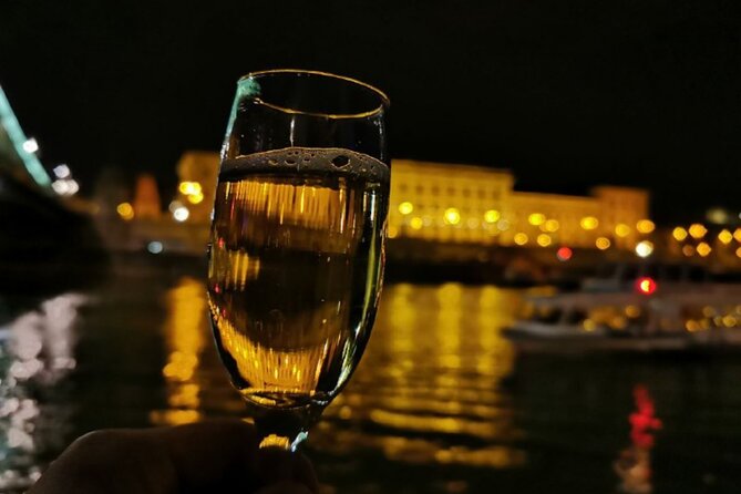 Budapest: 1-Hour Highlights Cruise with Welcome Drink - Boarding Setup: Seating, Drinks, Wi-Fi, And What’s Missing