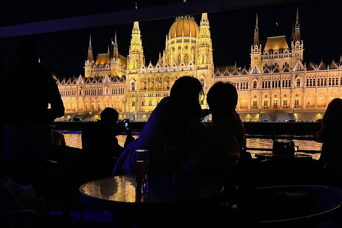 Budapest: 1-Hour Highlights Cruise with Welcome Drink - Weather, Cold, And Comfort: Dress Like a Local Photographer