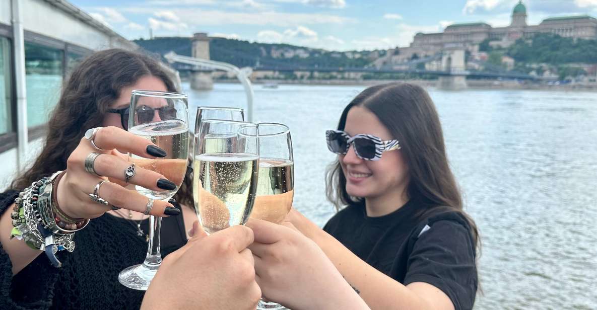 Budapest: 1 hr Sunshine Booze Cruise with Prosecco - Key things that make this cruise worth it