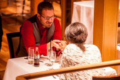 Budapest: 2-Course Dinner for 2 on a Boat Restaurant - What the 2.5-hour dinner experience feels like, start to finish