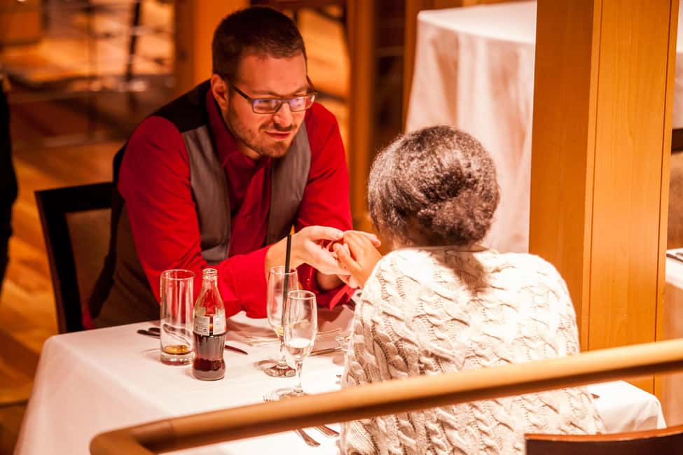 Budapest: 2-Course Dinner for 2 on a Boat Restaurant - What the 2.5-hour dinner experience feels like, start to finish