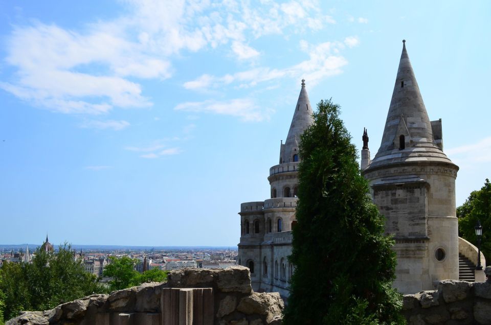 Budapest: 3-Hour Grand City Tour and Castle Walk - Crossing the Danube by Bridges: Margaret Bridge and the River Connection