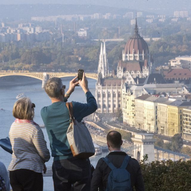 Budapest: 3-Hour Live Guided Sightseeing Tour - Castle District: your Buda warm-up walk