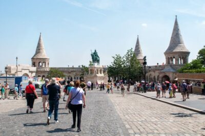 Budapest: 3-Hour Live Guided Sightseeing Tour - The Danube approach: the city in one long picture