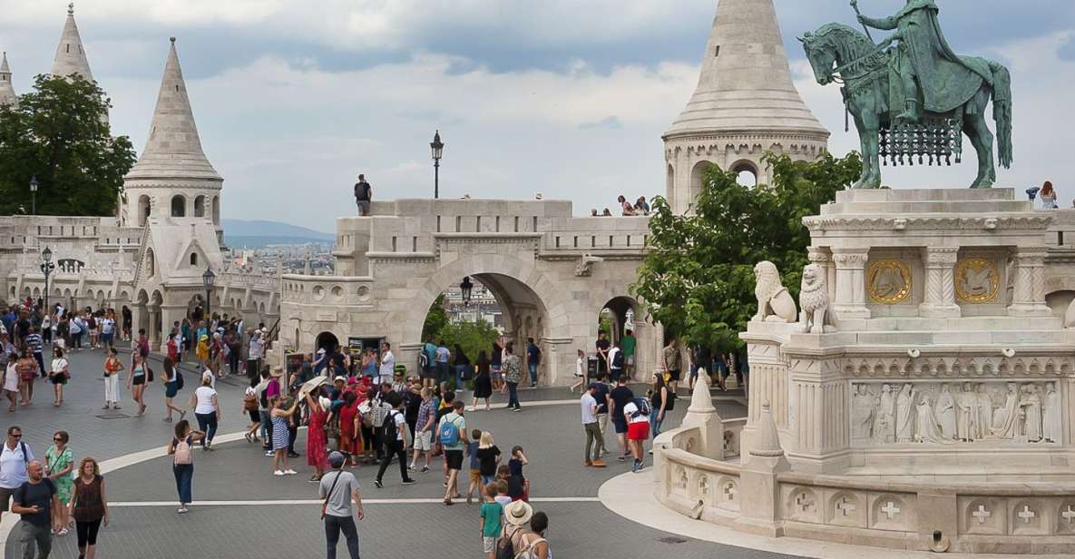 Budapest 3-Hour Walking Tour in Italian - First Steps: Meeting Near St. Stephen’s Basilica