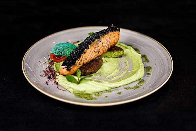 Budapest 4 course Dinner Cruise with Bar Piano and Welcome Drink - The 4-course dinner: fresh concept, practical reality