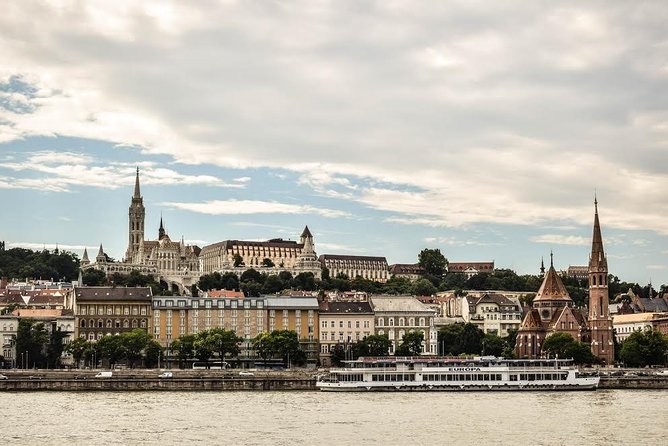 Budapest All In - Full Day Tour with Lunch & Metro Pass - Heroes’ Square: the monument that sets the tone for Hungary