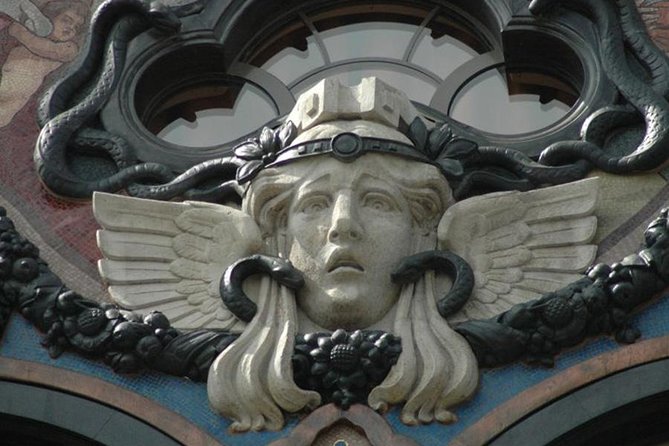 Budapest Art Nouveau Walking Tour - Stop 1: Gresham Palace, From Apartments to a Hotel