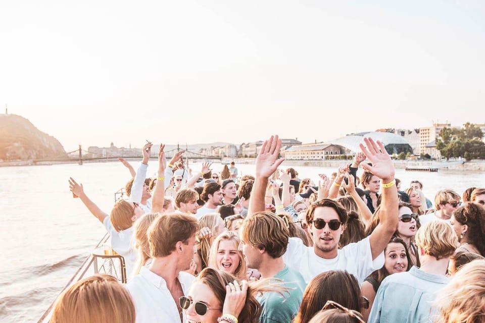 Budapest: Boat Party with option of Unlimited Drinks - Key things to know before you go