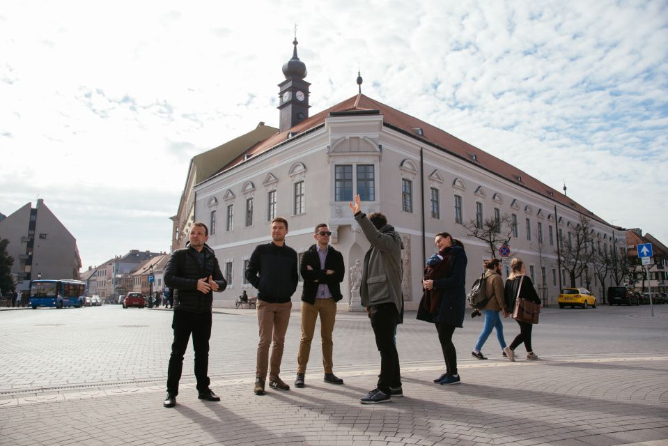 Budapest: Buda Castle District Walking Tour with a Historian - Where you meet and how you stay oriented