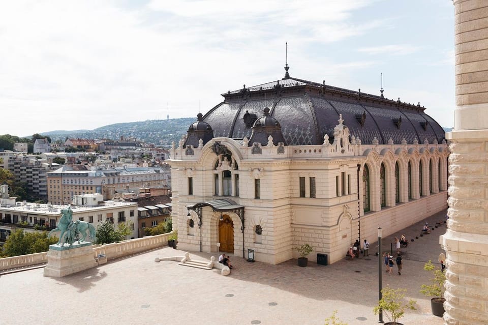 Budapest: Buda Castle Walking Tour & Folk Music Performance - Starting at Holy Trinity Square: Getting Your Bearings Fast