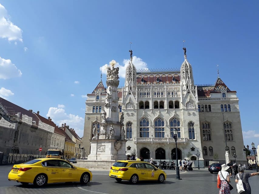 Budapest: Buda Castle Walking Tour & Folk Music Performance - Buda Castle Grounds and Royal Seat Stories: King Matthias Brings It to Life