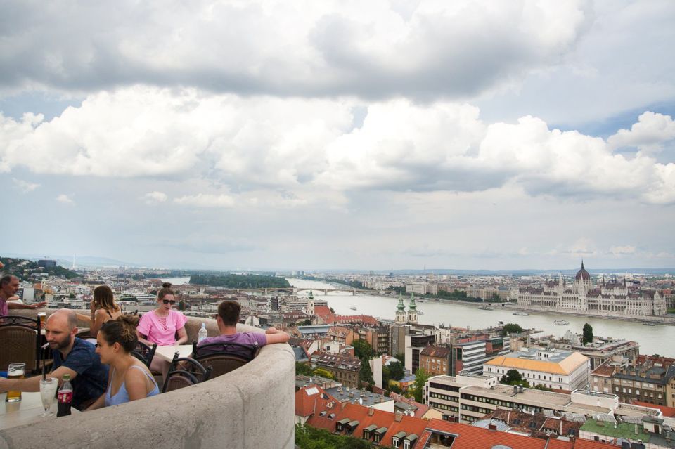 Budapest: Buda Castle Walking Tour in German - Cobblestones, views, and questions: how the 2 hours feel