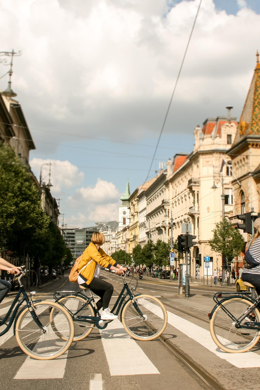 Budapest by Bike - 1 Day Bike Rental (9am-6pm) - Getting set up near the Great Market Hall (and rolling out smoothly)