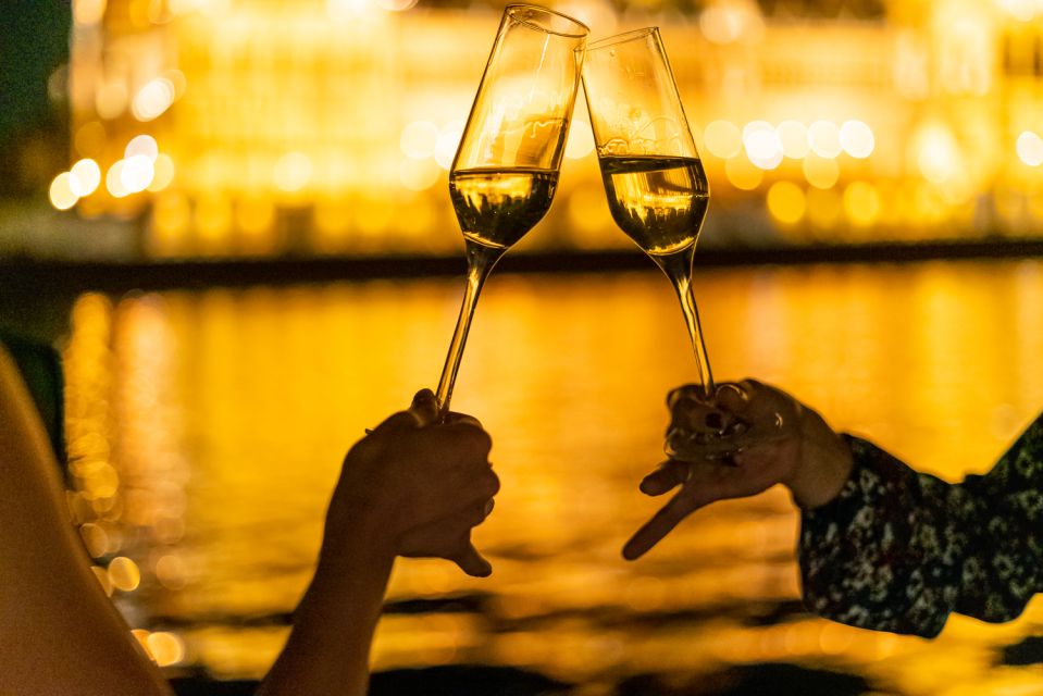 Budapest: Candlelit Dinner River Cruise with Live Music - The little extras that make it feel special