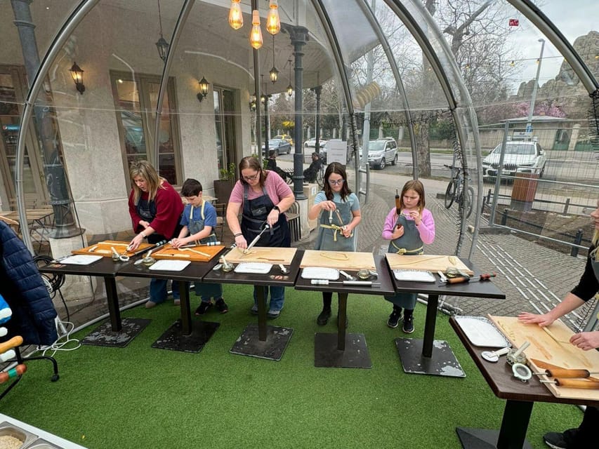 Budapest: Chimney Cake Workshop in City Park - The small tasting break in the middle of City Park