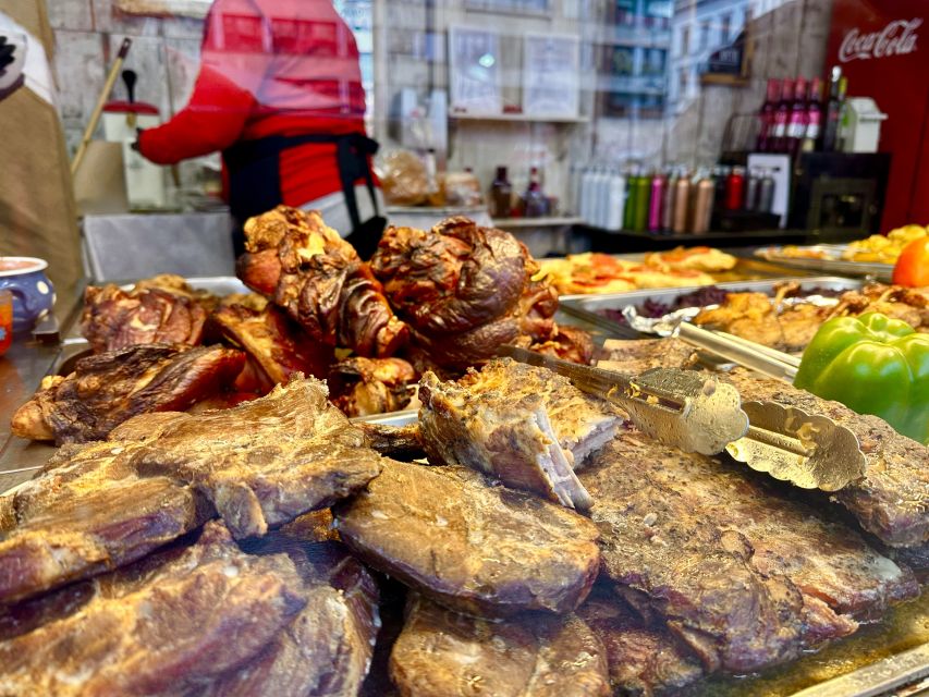 Budapest: Christmas Market Guided Walking Tour with Tastings - The holiday logic: why Hungarian Christmas starts with an eating reason