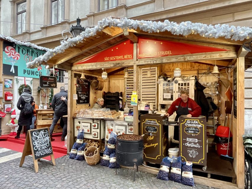 Budapest: Christmas Market Guided Walking Tour with Tastings - Architecture and Budapest context on the walking part