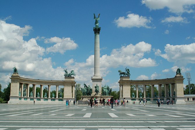 Budapest City Sightseeing Half-Day Tour - Getting there and surviving the 3-hour schedule with good instincts