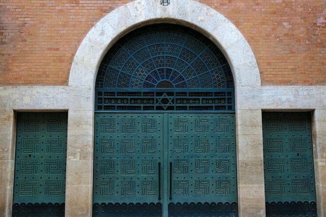 Budapest City Walk in Jewish Quarter - Synagogue triangle: what you’re really seeing and why it matters