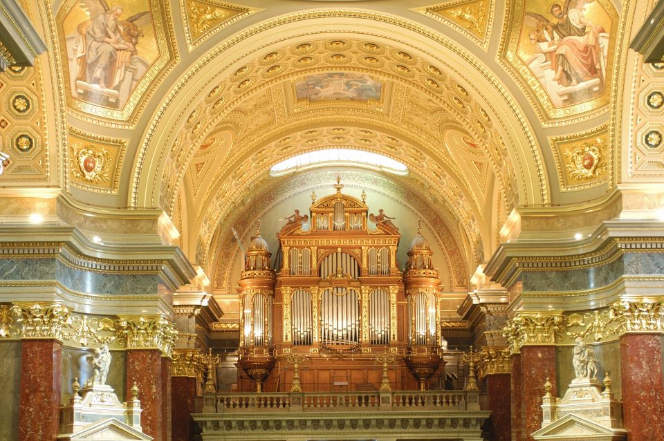 Budapest: Classical Music Concerts in St Stephen's Basilica - Sound and Comfort: The Basilica Reverb Trade-Off