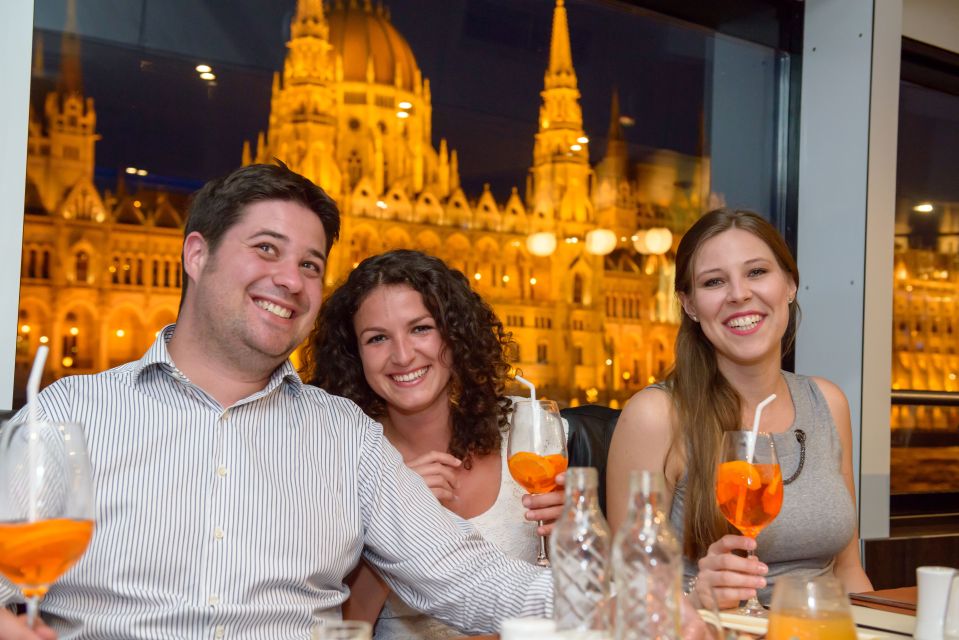 Budapest: Danube Drink and Piano Show - The itinerary: what each sight means from the Danube