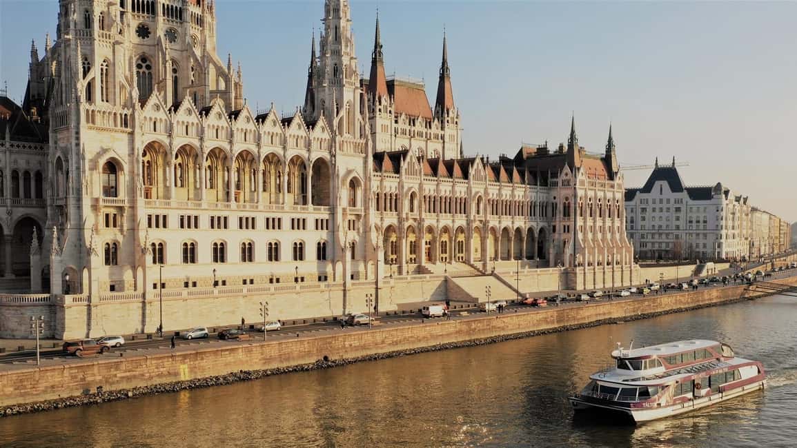 Budapest: Danube River City Lights Express Cruise - Weather, Warmth, and Crowd Reality on the Upper Deck