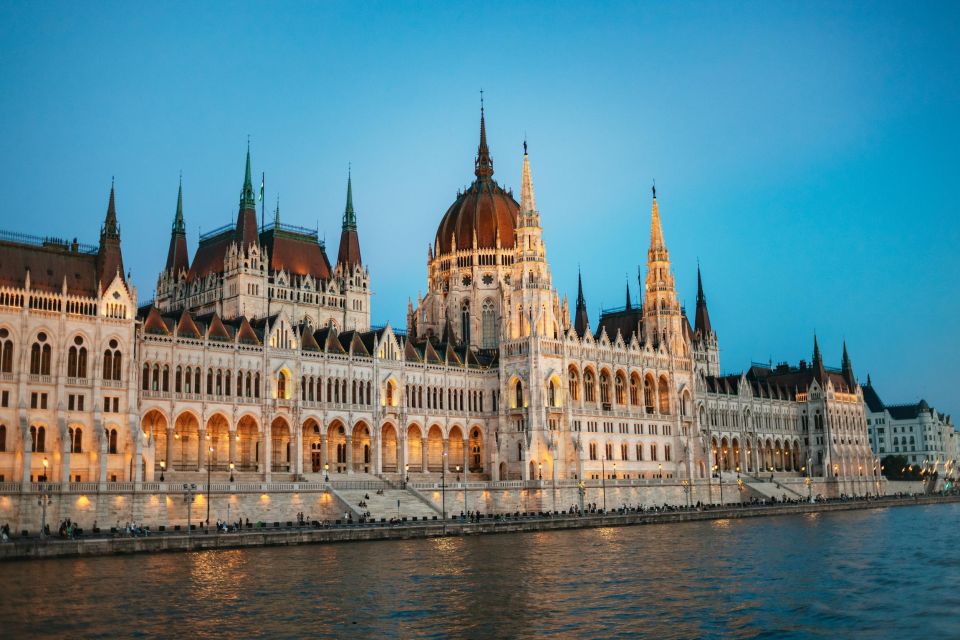 Budapest: Danube River Cruise with Dinner and Prosecco - Food Worth Building the Evening Around: Goulash Soup, Lángos, and Buffet Dinner