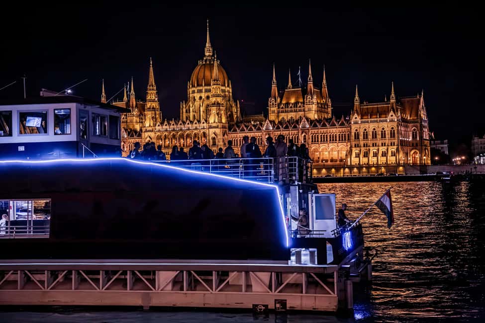 Budapest: Danube River Sightseeing Cruise with Audio Guide - When Things Go Sideways: Crowds, Fog, and Cancellations