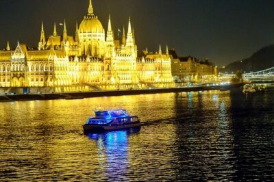 Budapest Danube Sightseeing Cruise with Unlimited Drinks - Where you start at Jane Haining rkp, and how to aim for the best deck spot
