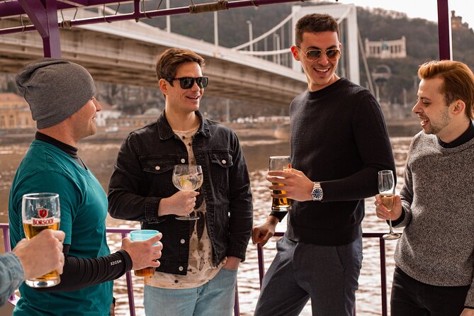 Budapest Danube Sightseeing Cruise with Unlimited Drinks - Széchenyi Chain Bridge and Gresham Palace: the classic Budapest double feature