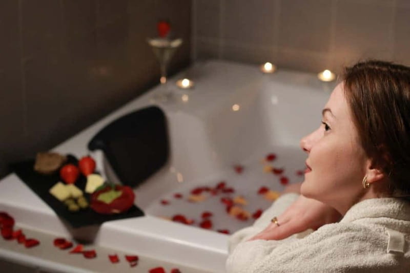BUDAPEST, Day Spa : Couples Massage with Roses Bubble Bath - Palo Santo cleansing: the short ritual that changes the mood