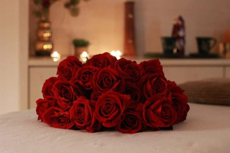 BUDAPEST, Day Spa : Couples Massage with Roses Bubble Bath - The 3-hour flow: massage, tea, and a rosewater champagne bath