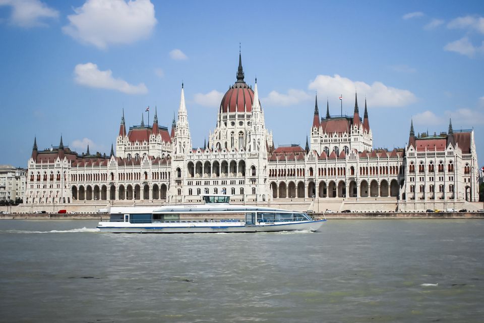 Budapest: Daytime Sightseeing Boat Cruise - Margaret Island: the summer bonus stop (and what changes outside summer)