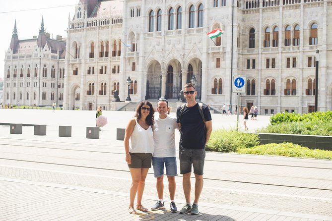 Budapest Essential Walk&Food tasting - St. Stephen’s Basilica: King Stephen, Catholic Hungary, and who else shapes the story