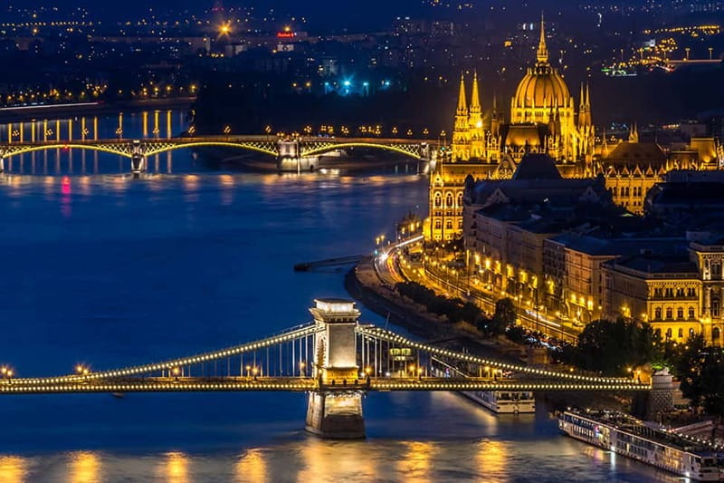 Budapest: Evening Castle Hill Tour with Fishermen's Bastion - Why Castle Hill feels different after dark