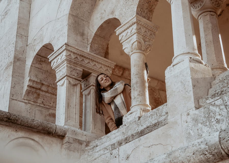 Budapest: Fast Private Photoshoot at Fisherman's Bastion - One Photographer, Private Session, and a 40-Minute Time Window