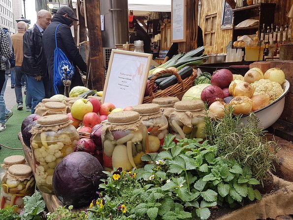 Budapest Foodie Tour - Stop 1: Jewish Quarter and the Ruin Bar Spirit