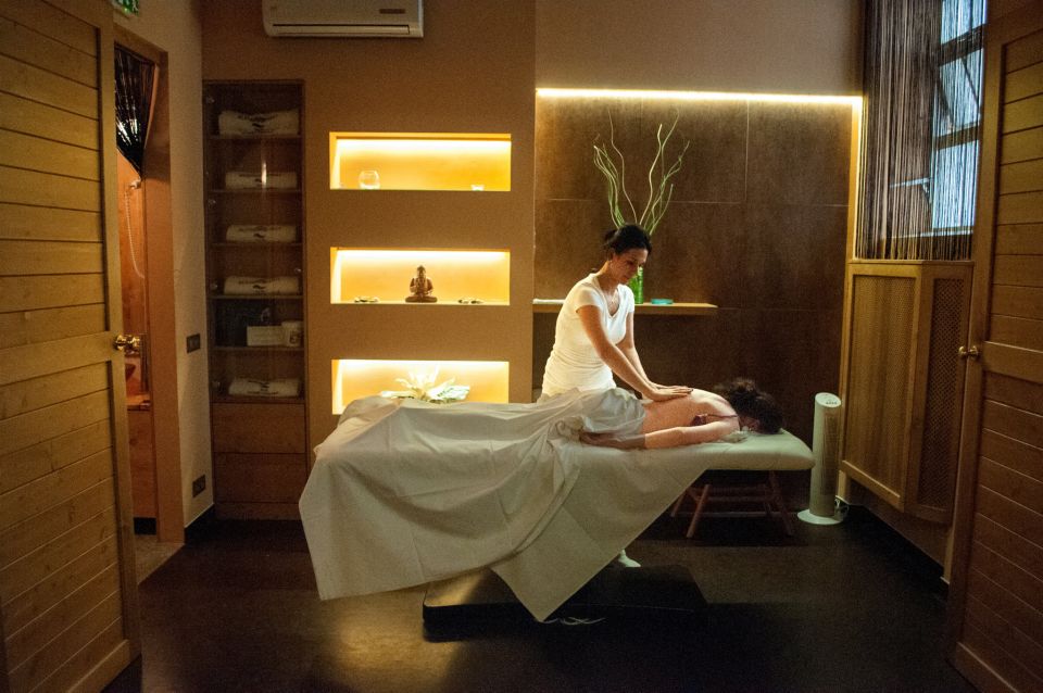 Budapest: Full-Day Gellért Spa Ticket - Getting in at Gellért: lockers, cabins, and first steps
