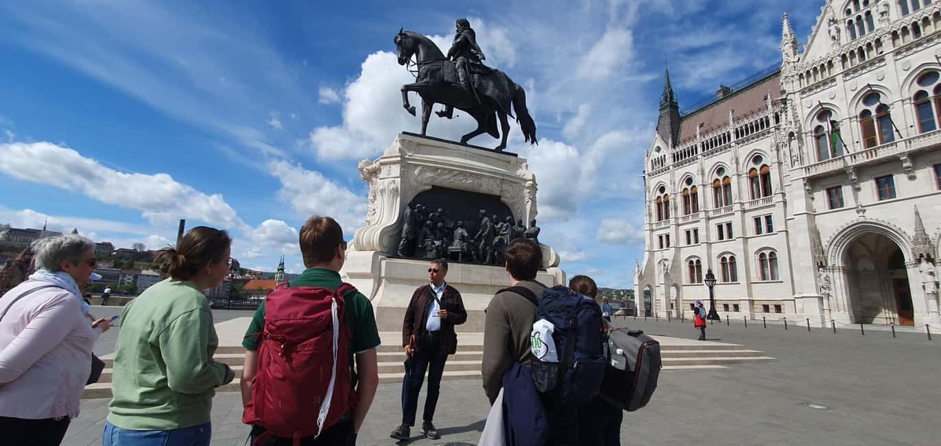 Budapest: Guided City Walking Tour in Buda and Pest - Where the tour starts: St Stephen’s Basilica area (Szent István tér)