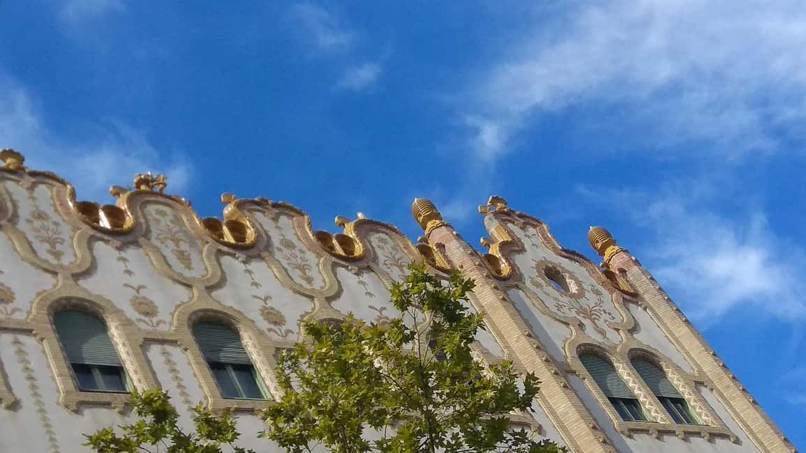 Budapest: Guided City Walking Tour in Buda and Pest - Fisherman’s Bastion viewpoints: classic panoramas with context