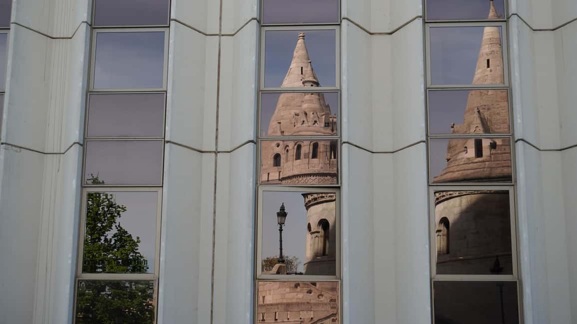 Budapest: Guided City Walking Tour in Buda and Pest - Royal Castle area: walking the old core of Buda