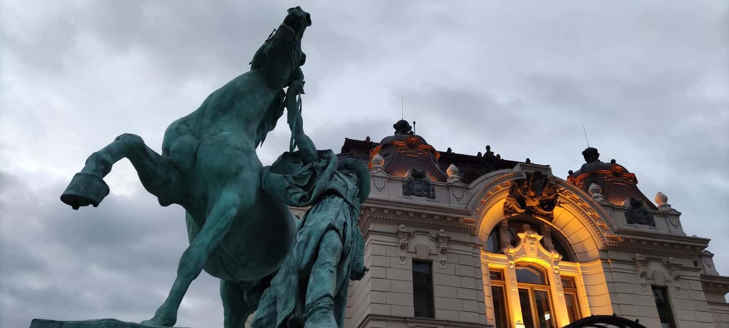Budapest: Guided City Walking Tour in Buda and Pest - Your take-home food and savings guides (Insider Restaurantguide + Sparfuchs)