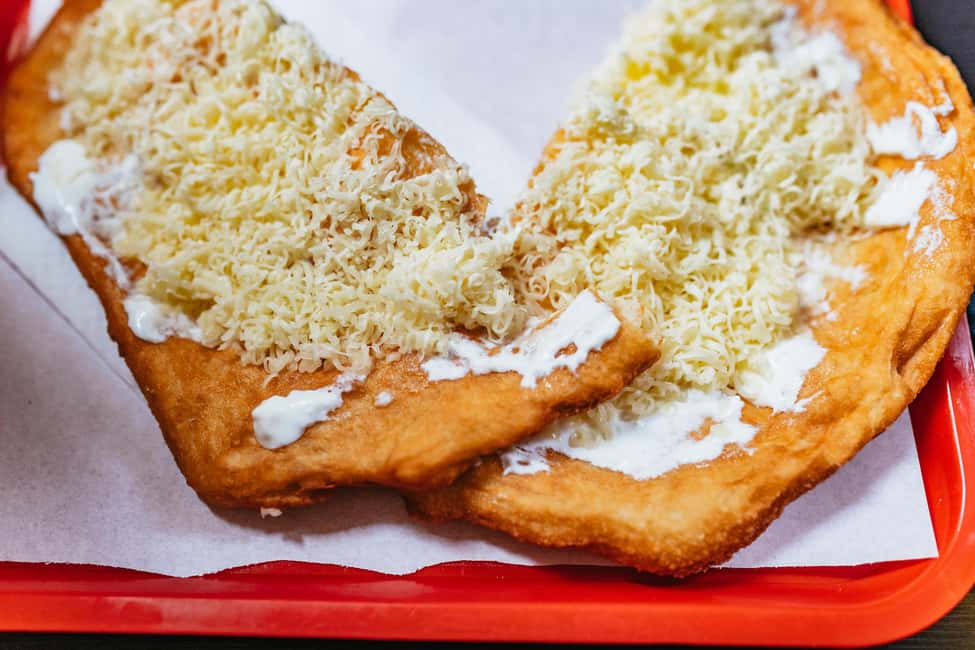 Budapest: Guided Foodie Walking Tour with Food and Drinks - District 7 starts at Kazinczy Street Synagogue