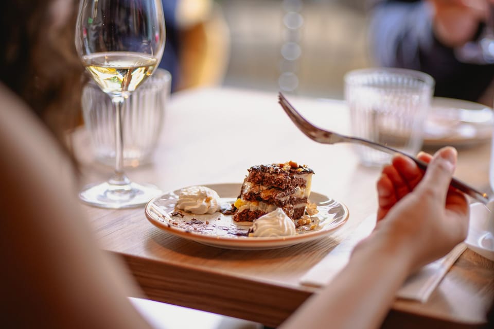 Budapest: Guided Foodie Walking Tour with Food and Drinks - How four eateries and guided history work together